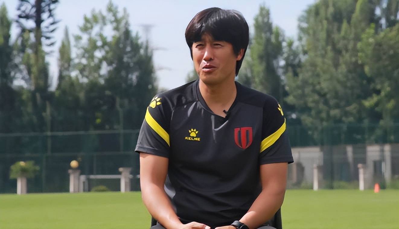 包含成都蓉城训练开放日;赛后官宣签约引欢呼;德甲在即;阵容厚度经受考验的词条 包含成都蓉城训练开放日;赛后官宣签约引欢呼;德甲在即;阵容厚度经受考验的词条