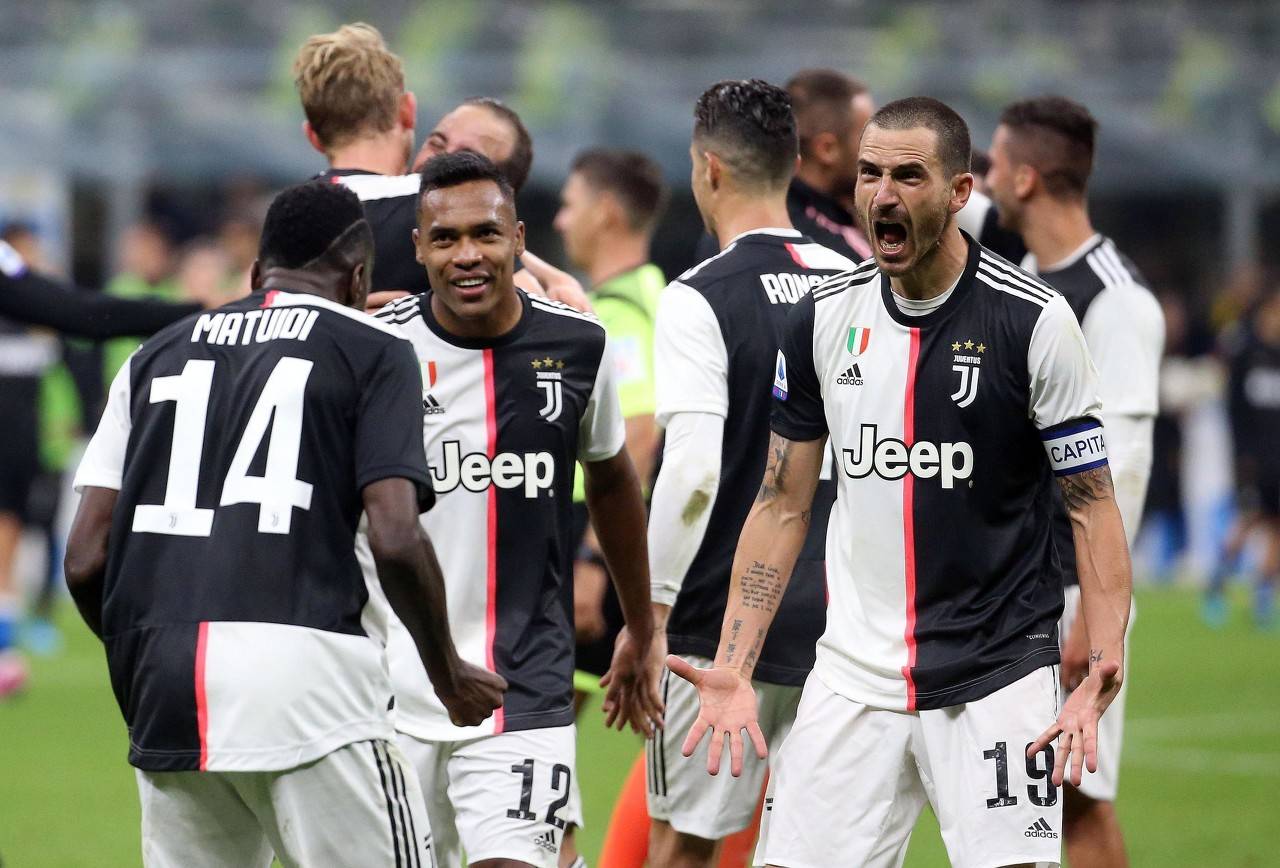  窗口期阿贾克斯调整名单以备意大利杯；状态回暖环节打磨；媒体盛赞；训练强度明显提升