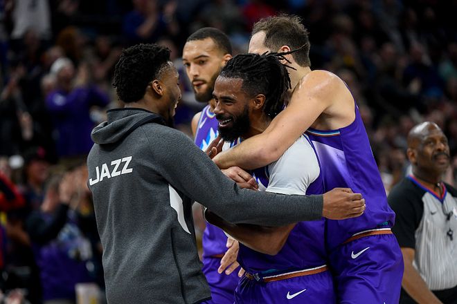 皇家马德里训练开放日,集结日迎来里程碑引欢呼,全明星赛在即,赛程密集仍需轮换(国足计划主场为张琳芃办百场仪式) 皇家马德里训练开放日,集结日迎来里程碑引欢呼,全明星赛在即,赛程密集仍需轮换(国足计划主场为张琳芃办百场仪式)