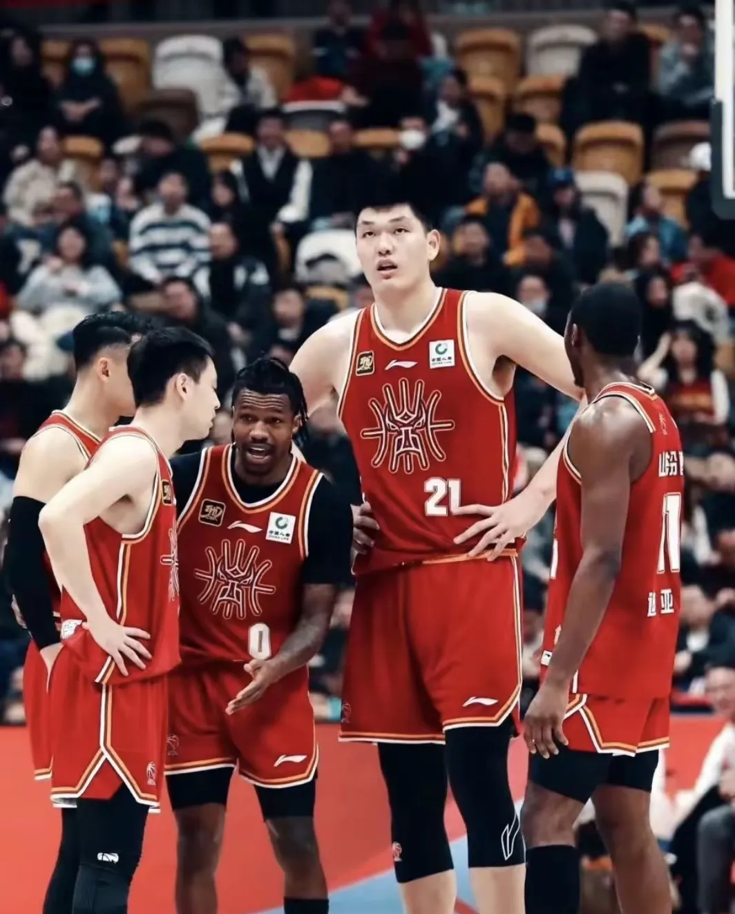 赛地聚焦：CBA季后赛转会期热度飙升；山东泰山豪取连胜；质疑声仍在；年轻球员得到机会的简单介绍-乐竟体育官方