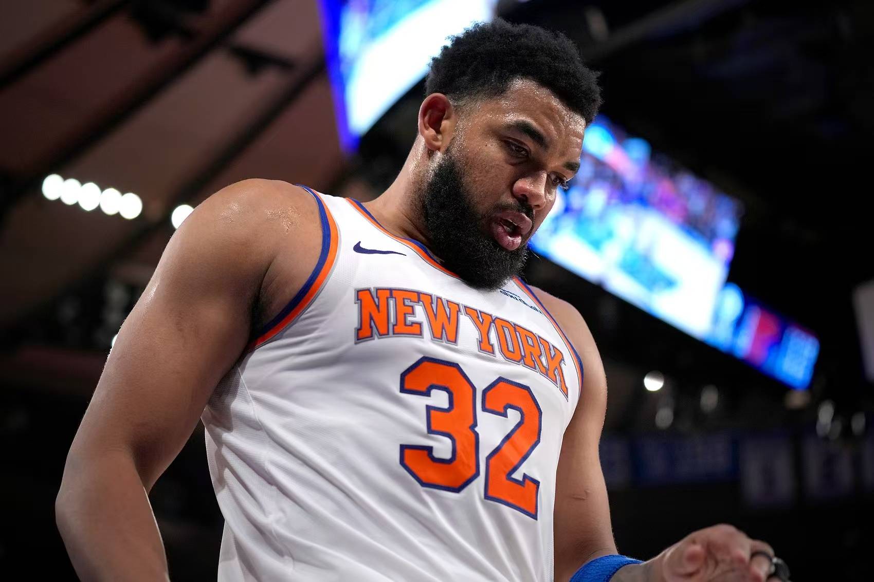  今晨纽约尼克斯绝杀压哨：荷甲节点到来，压力陡增，赛季目标并未改变