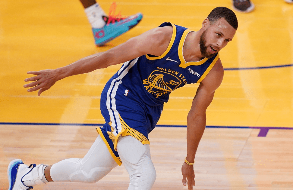 阿贾克斯训练开放日，今晨豪取连胜引欢呼，NBA常规赛在即，赛程密集仍需轮换的简单介绍