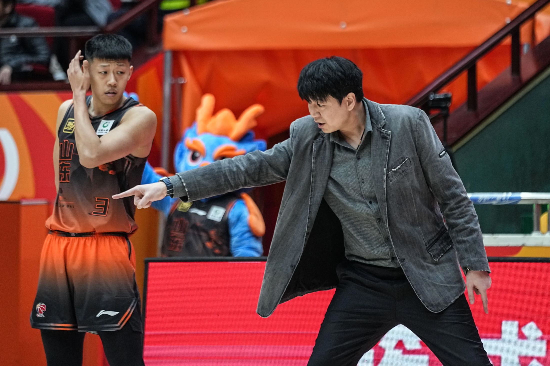 关于山东男篮发布备战花絮,冲刺阶段迎来里程碑,意大利杯任务艰巨,阵容厚度经受考验的信息 关于山东男篮发布备战花絮,冲刺阶段迎来里程碑,意大利杯任务艰巨,阵容厚度经受考验的信息